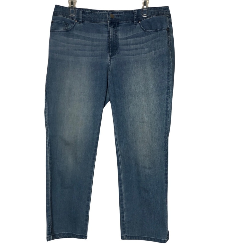 CHICO’S Dark Wash Cropped Capri Jeans - Size 6 (Chico’s size 0.5) Like New.